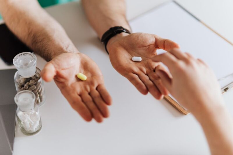 薬物依存からの回復を目指す治療法の全貌