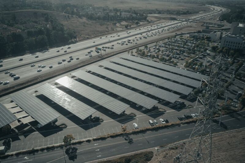 La Revolución de los Paneles Solares Industriales: Eficiencia y Sostenibilidad
