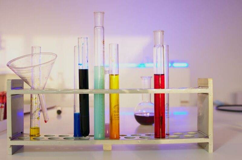 La Importancia de los Equipos en el Laboratorio Clínico